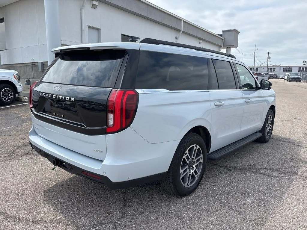 Used 2025 Silver Metallic Ford Active image 7