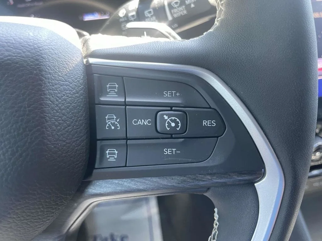 Used 2024 Silver Jeep Limited image 34