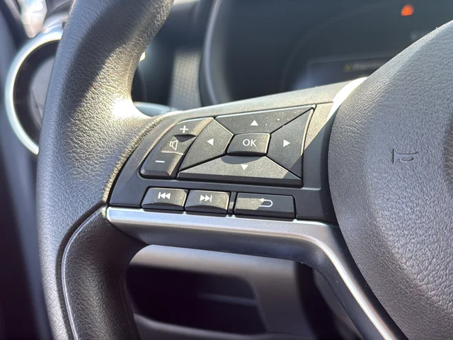Used 2022 Gray Nissan SV image 39