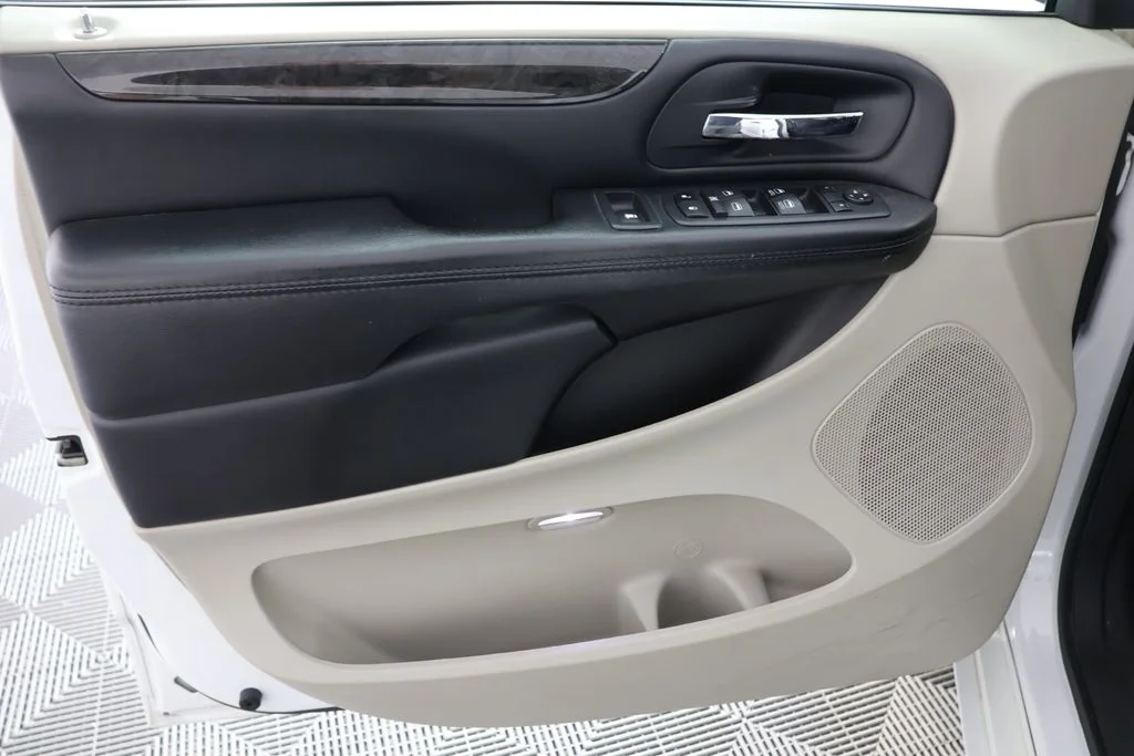Used 2019 White Dodge SE image 21