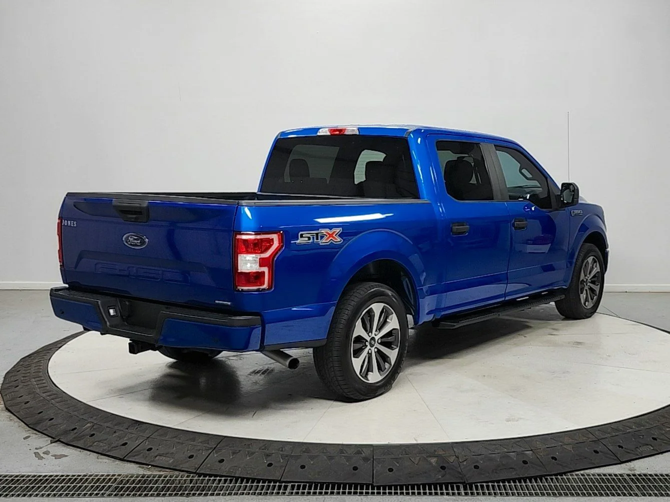 Used 2019 Blue Ford XL image 7