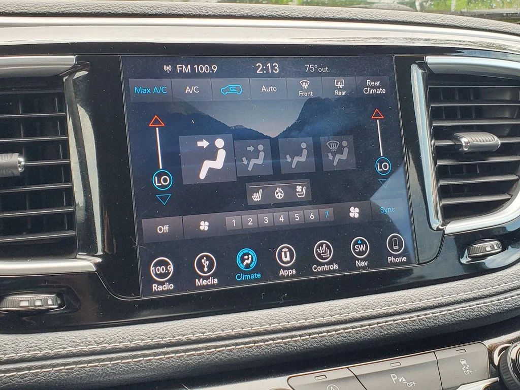 Used 2019 Silver Chrysler Limited image 14
