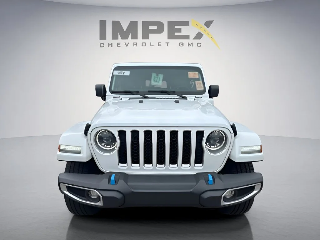 Used 2023 White Jeep Sahara image 6