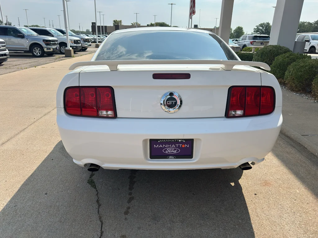 Used 2006 Performance White Clearcoat Ford GT Premium image 13
