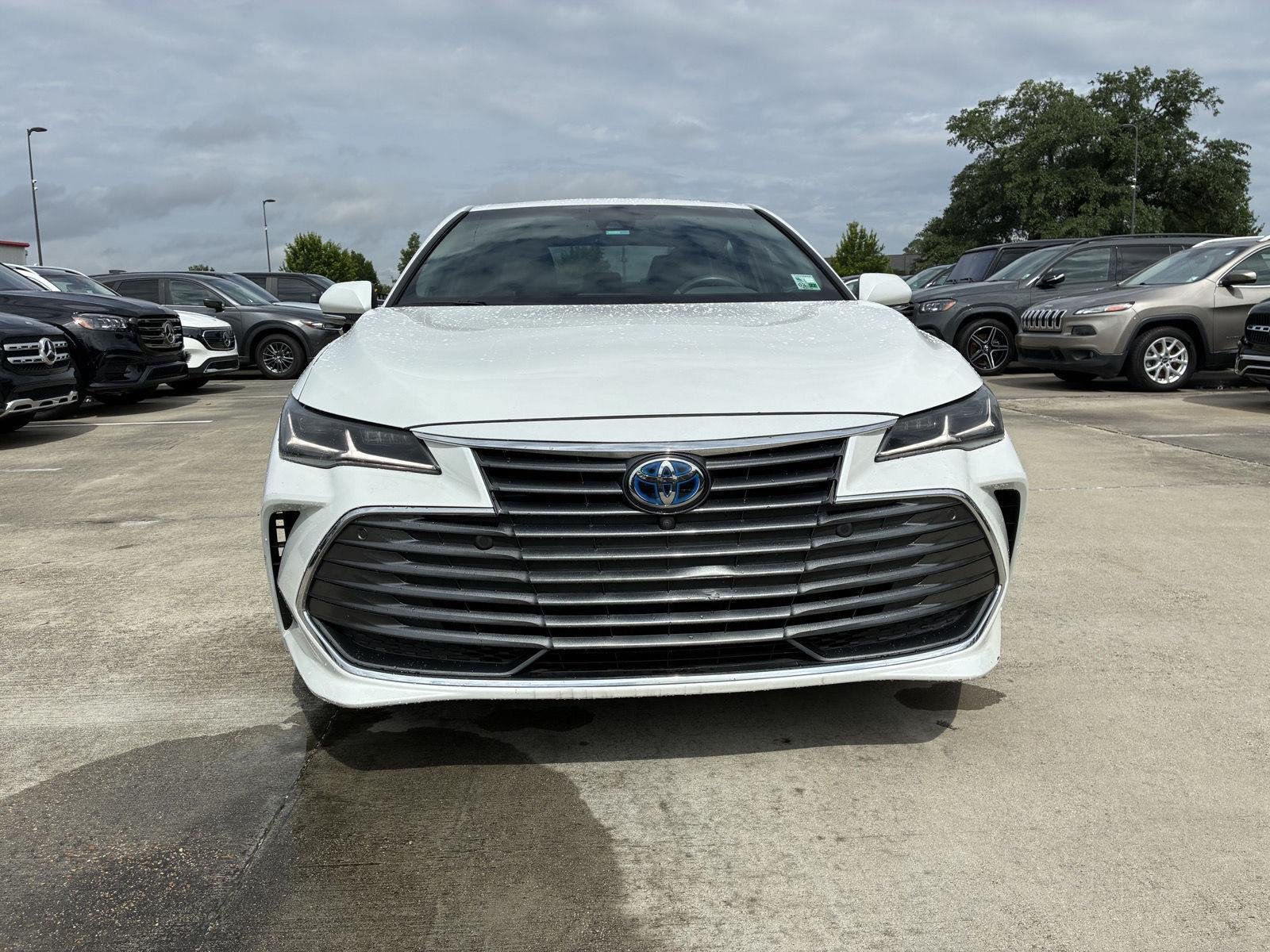 Used 2020 Wind Chill Pearl Toyota Hybrid Limited image 2