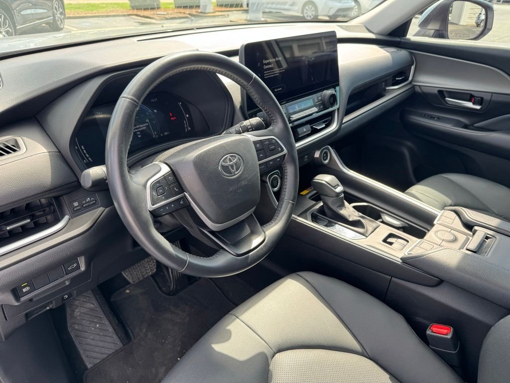 Used 2024 Silver Toyota XLE image 17