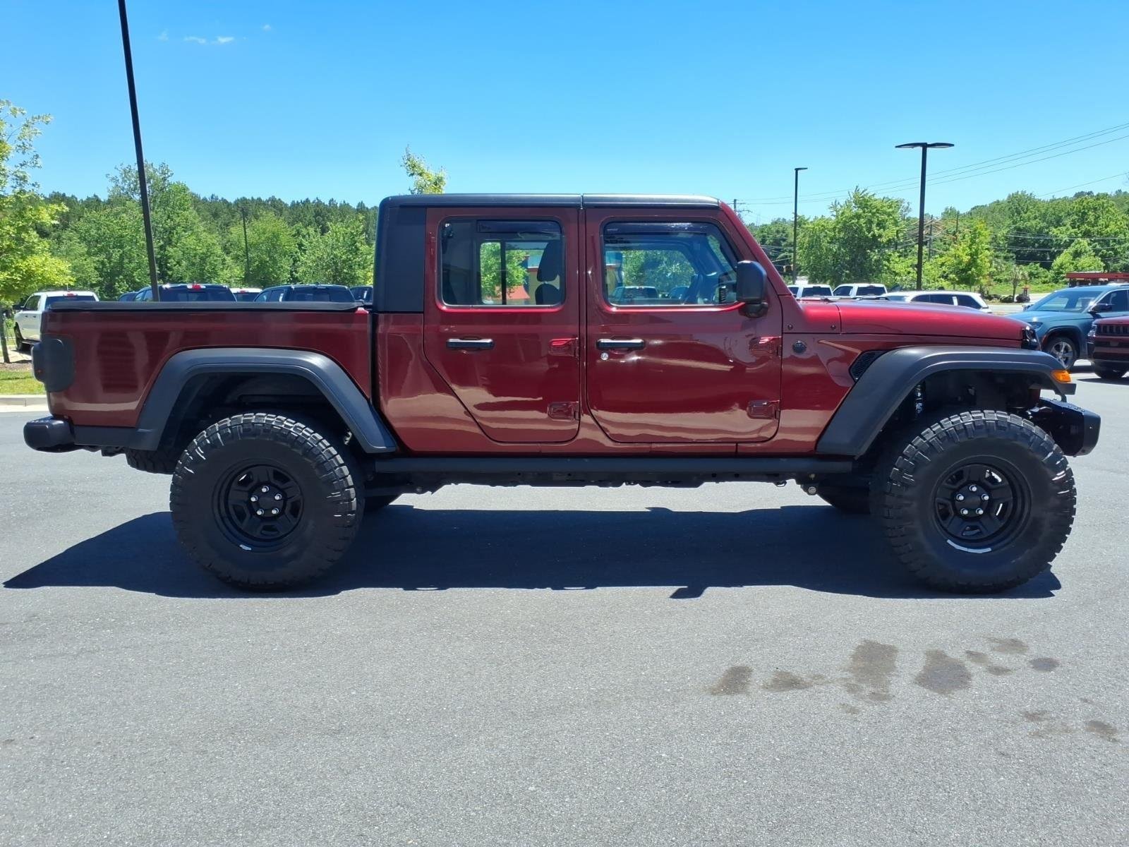 Used 2022 Snazzberry Pearlcoat Jeep Sport image 10