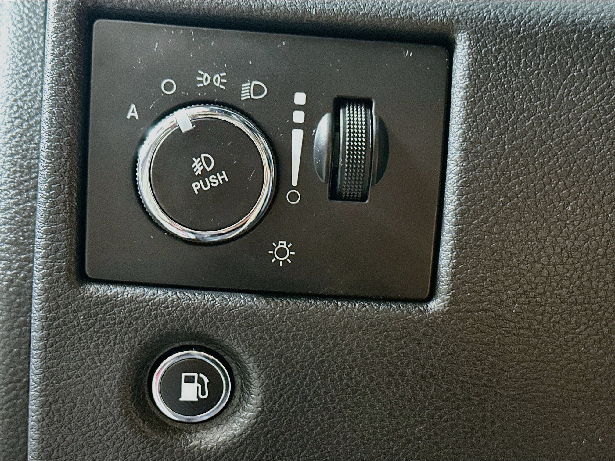 Used 2017 Velvet Red Pearlcoat Jeep Summit image 10