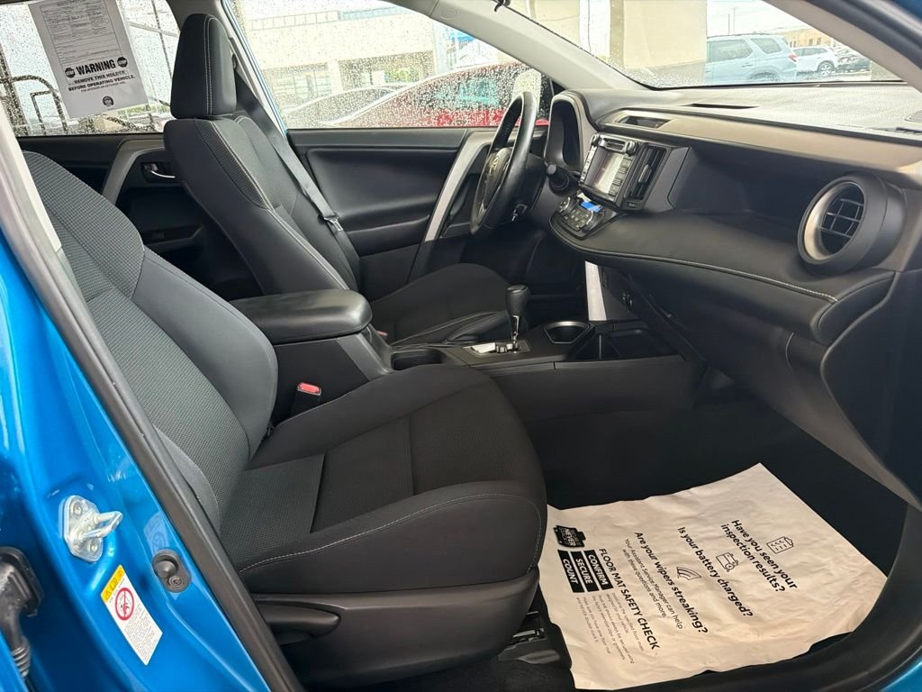Used 2018 Electric Toyota XLE image 24