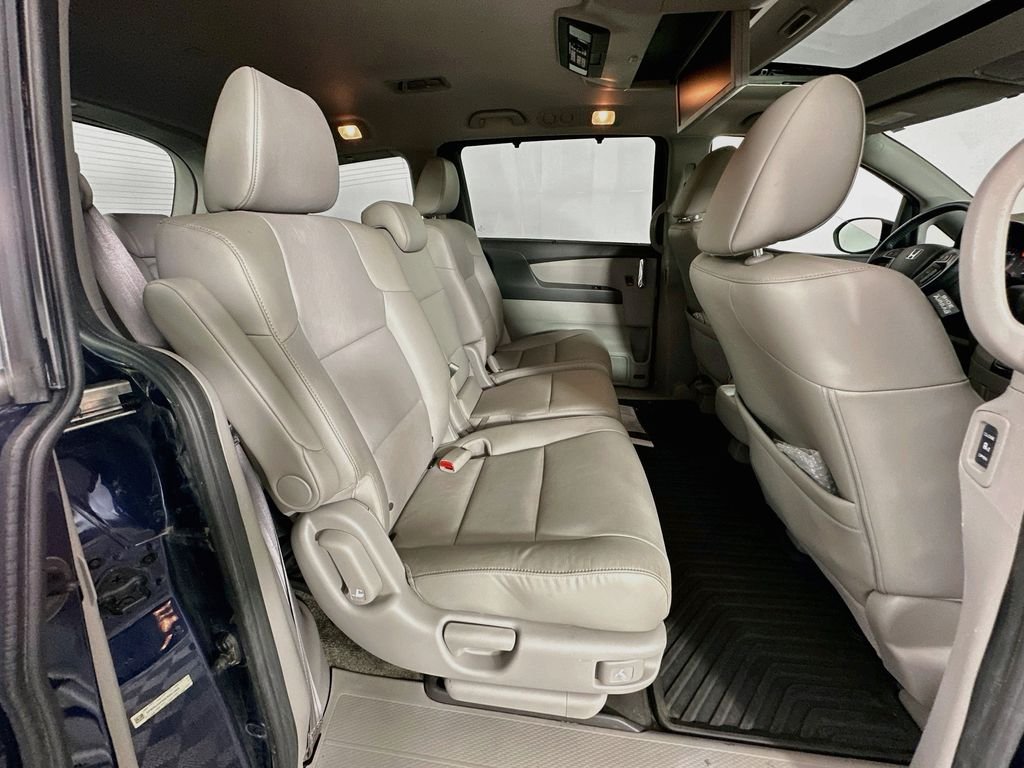 Used 2014 Obsidian Blue Pearl Honda Touring image 31