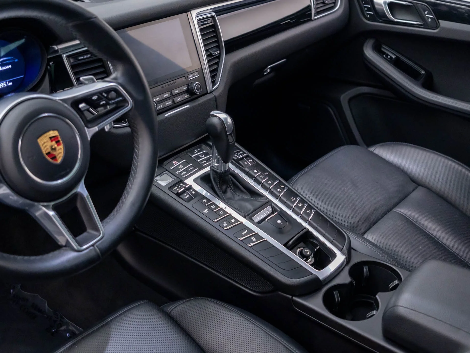 Used 2017  Porsche  image 13