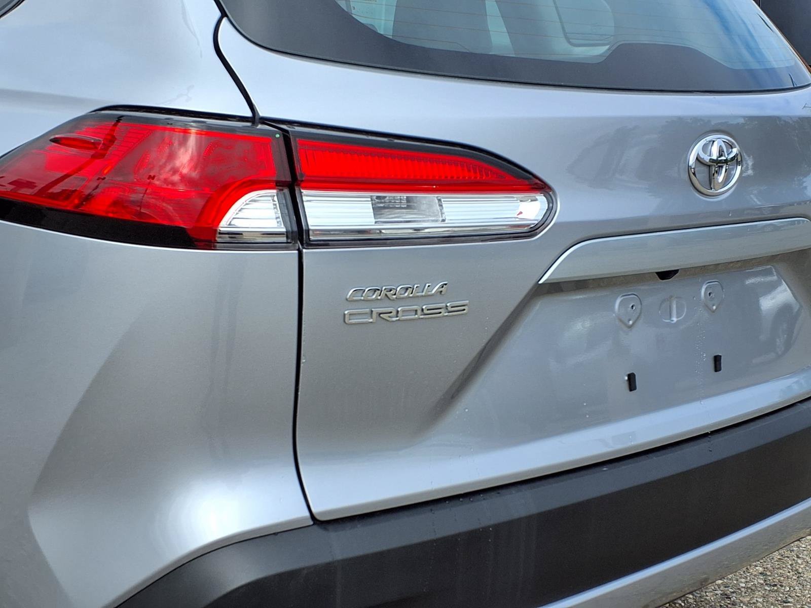Used 2024 Sonic Silver Toyota L image 18