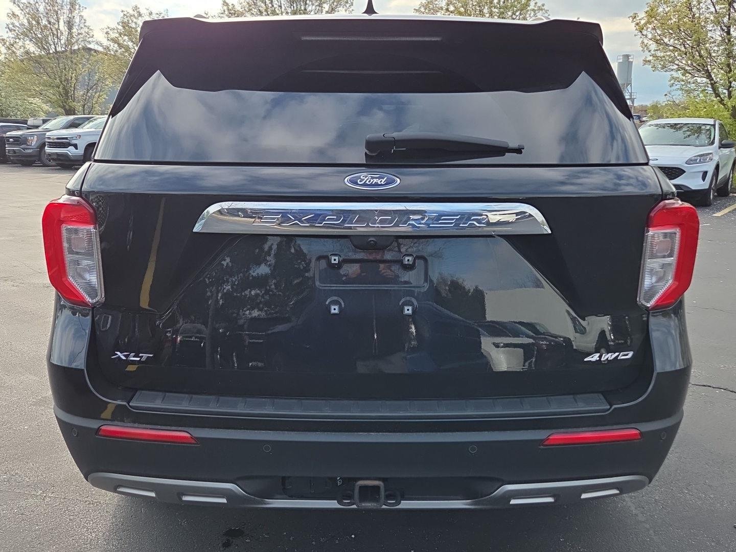 Used 2023 Agate Black Metallic Ford XLT image 3