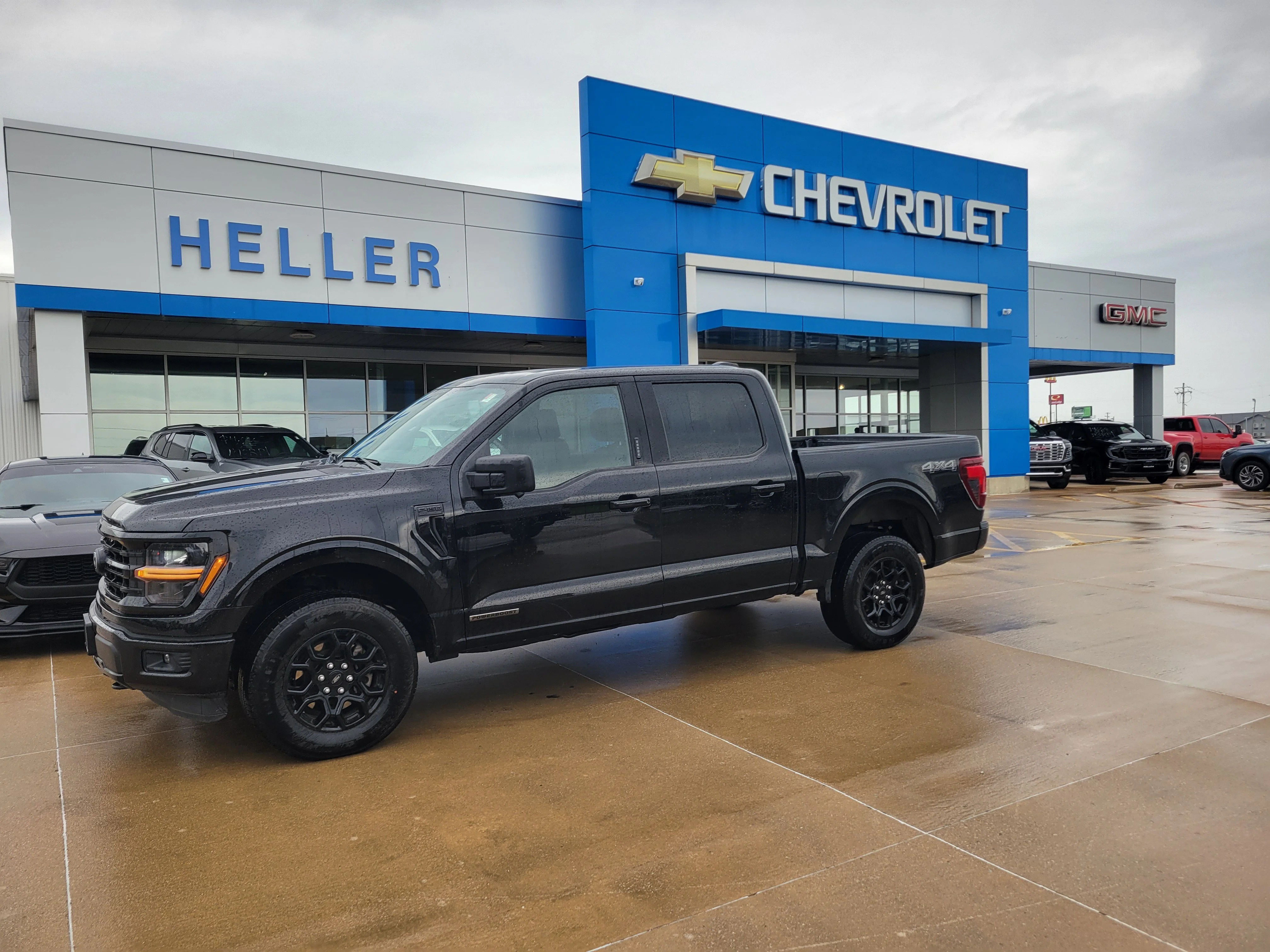 Used 2024 Agate Black Metallic Ford XLT image 3