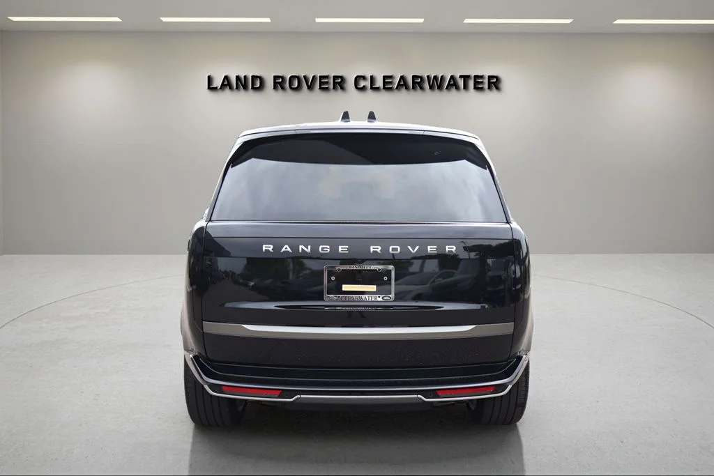 New 2026 Santorini Black Land Rover SE image 4