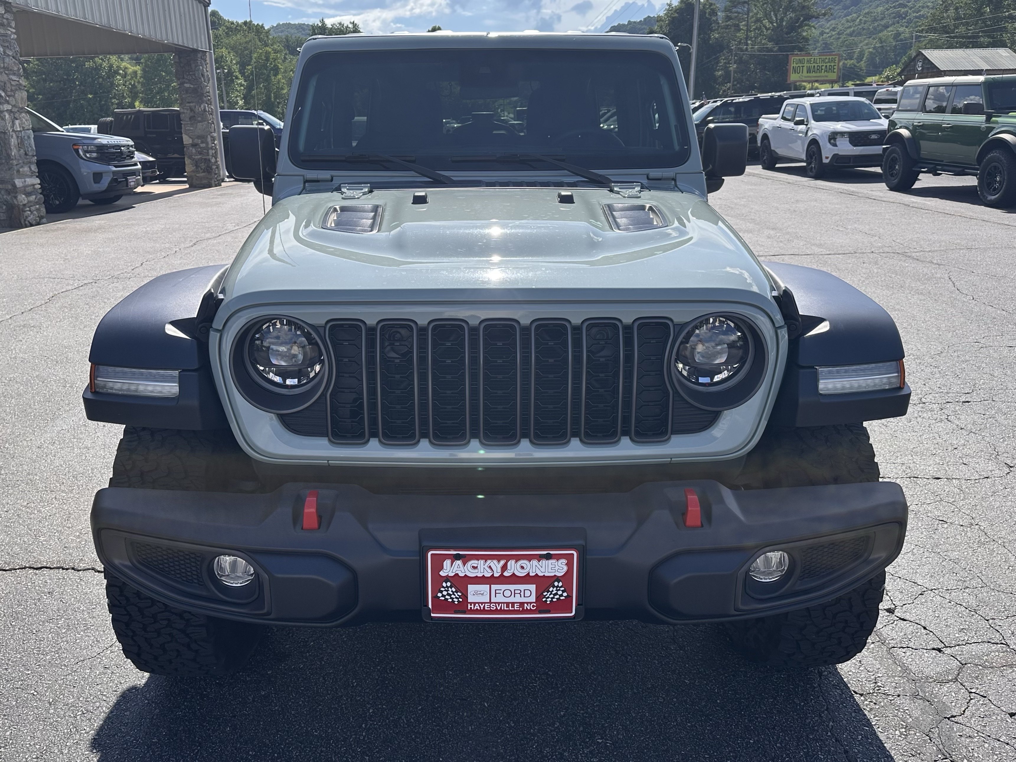 Certified Used 2024 Earl Clearcoat Jeep Rubicon image 3