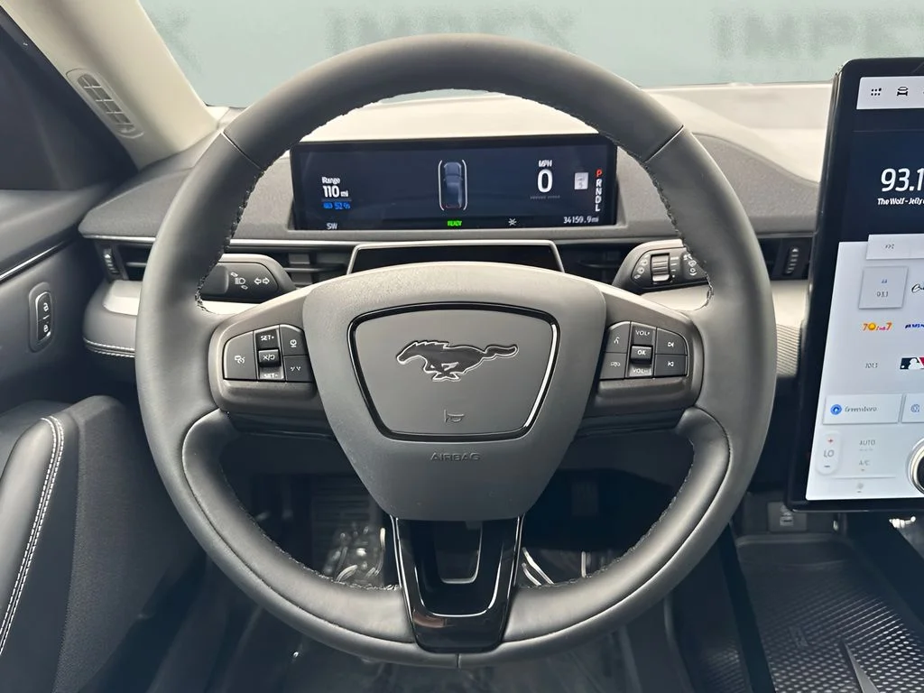 Used 2023 White Ford Select image 14