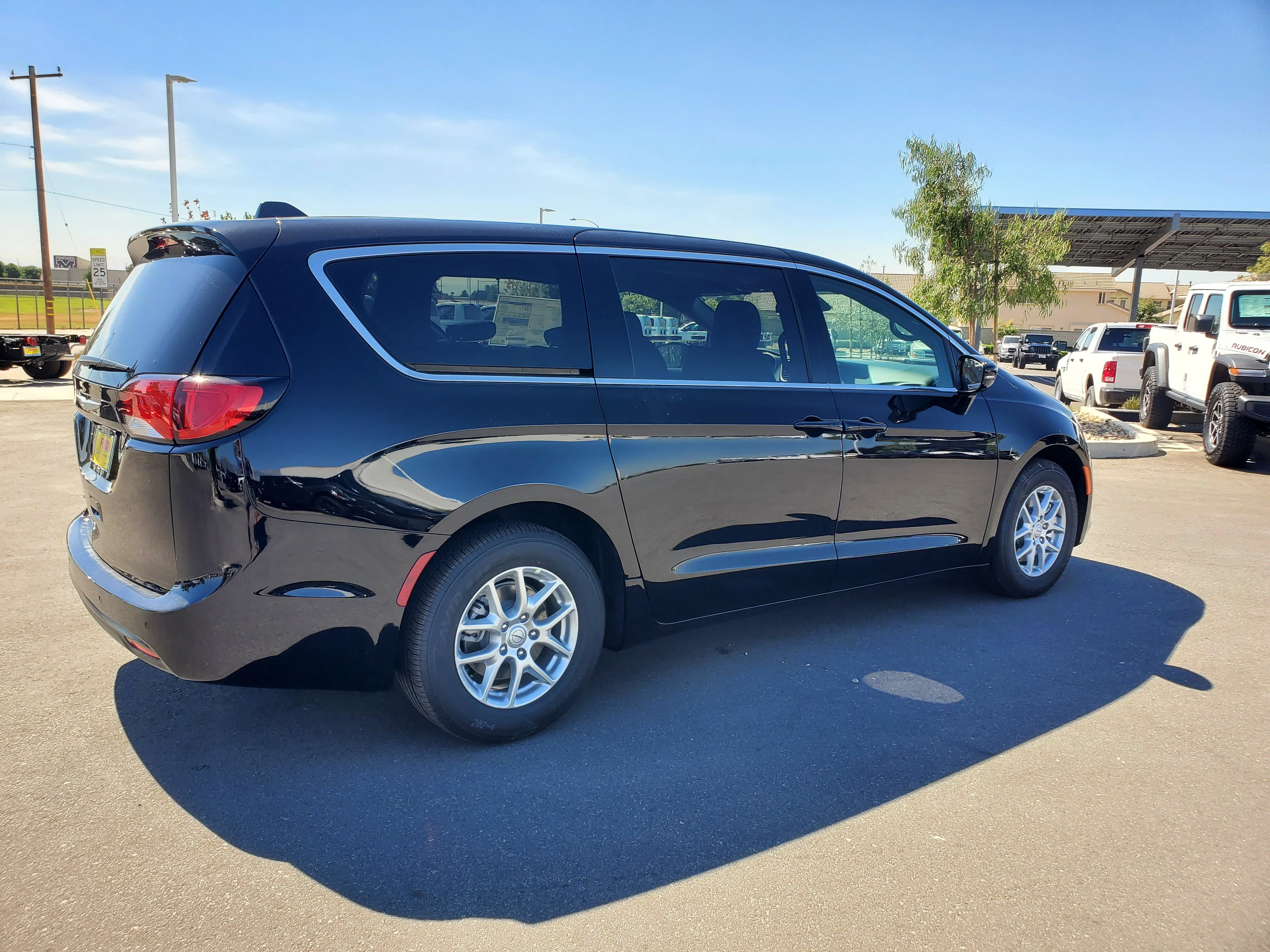 New 2026 Diamond Black Crystal Pearl-Coat Exterior Paint Chrysler LX image 6