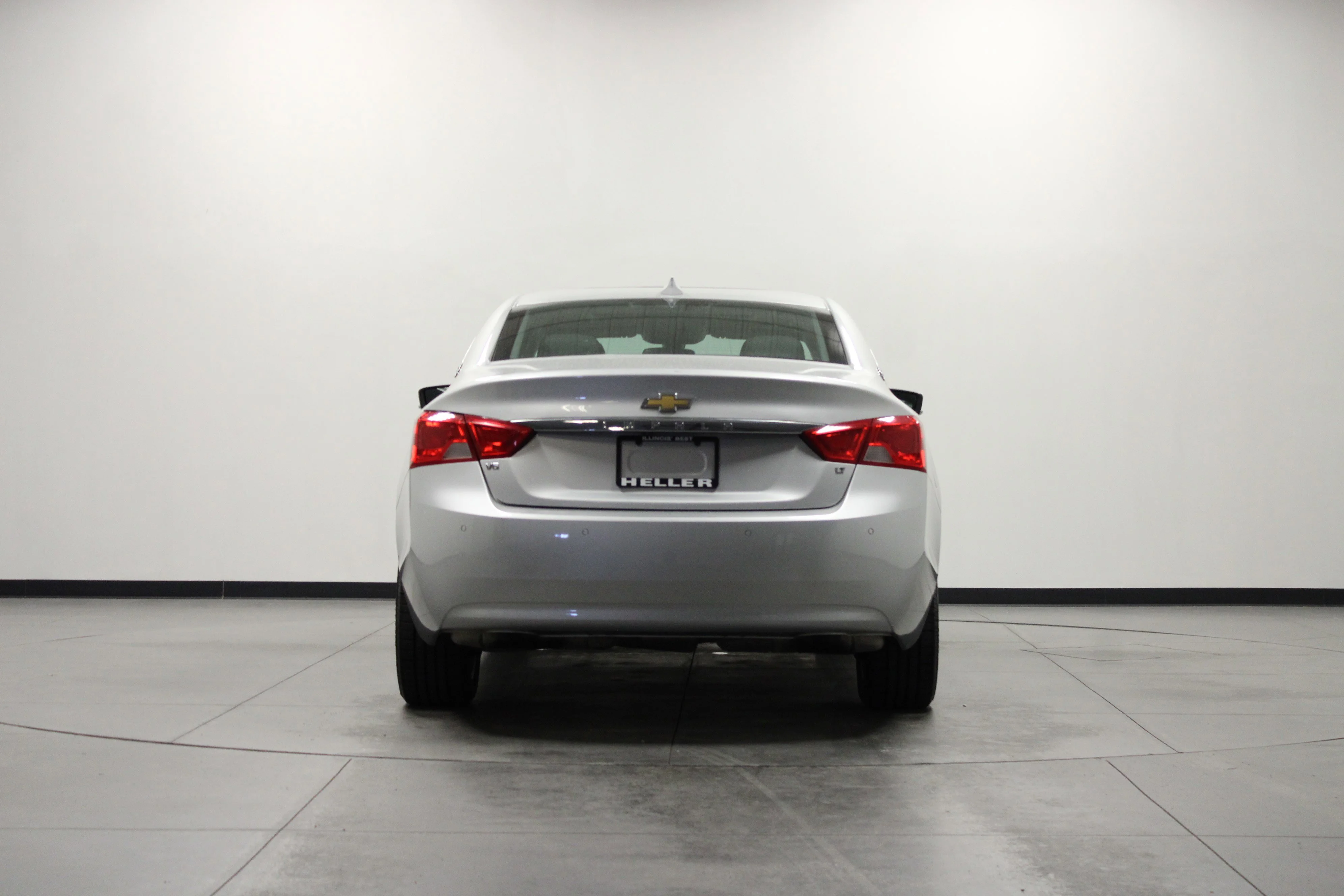 Used 2015 SILVER ICE METALLIC Chevrolet LT image 5