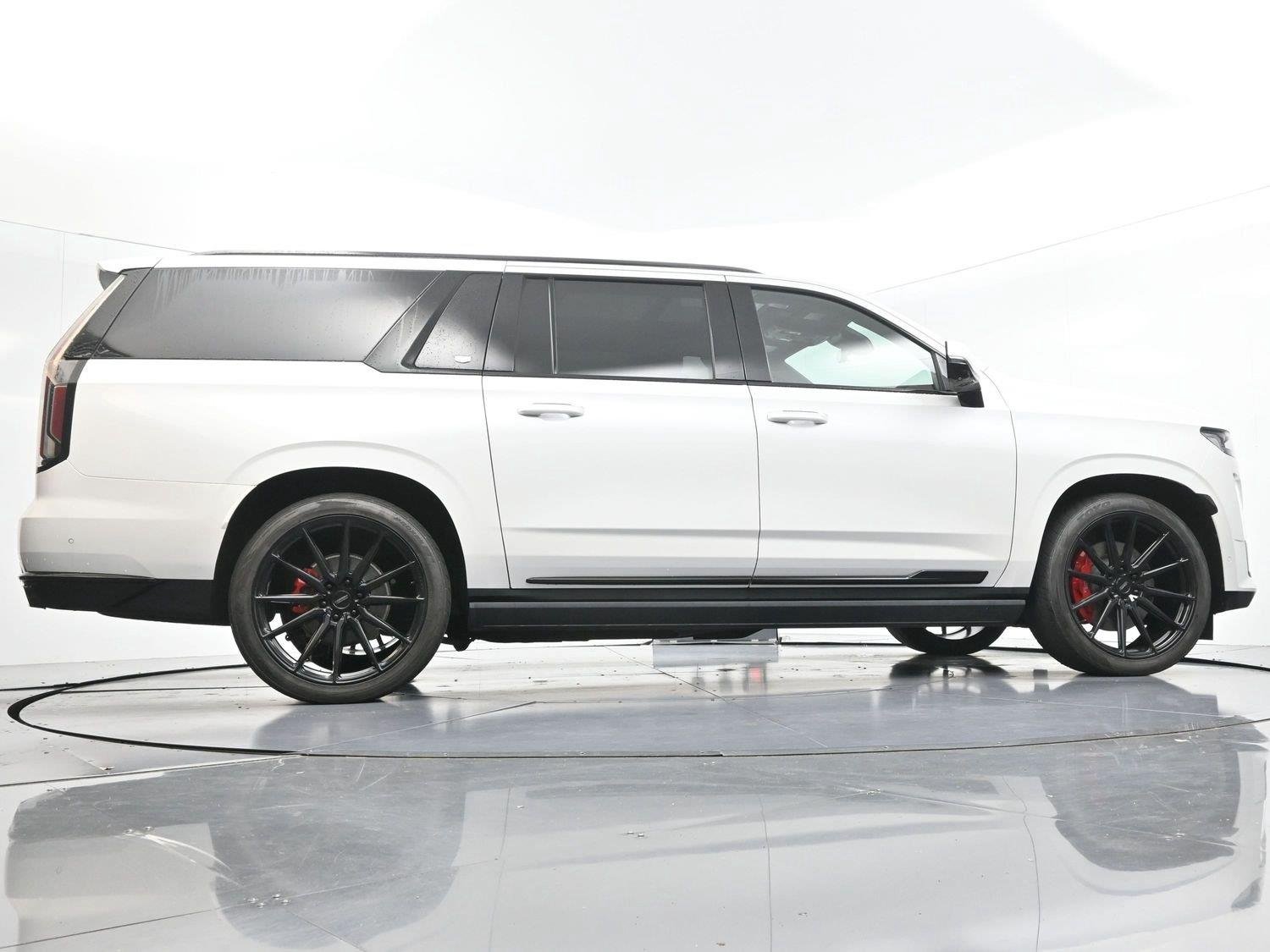 Used 2021 Crystal White Tricoat Cadillac Sport Platinum image 56