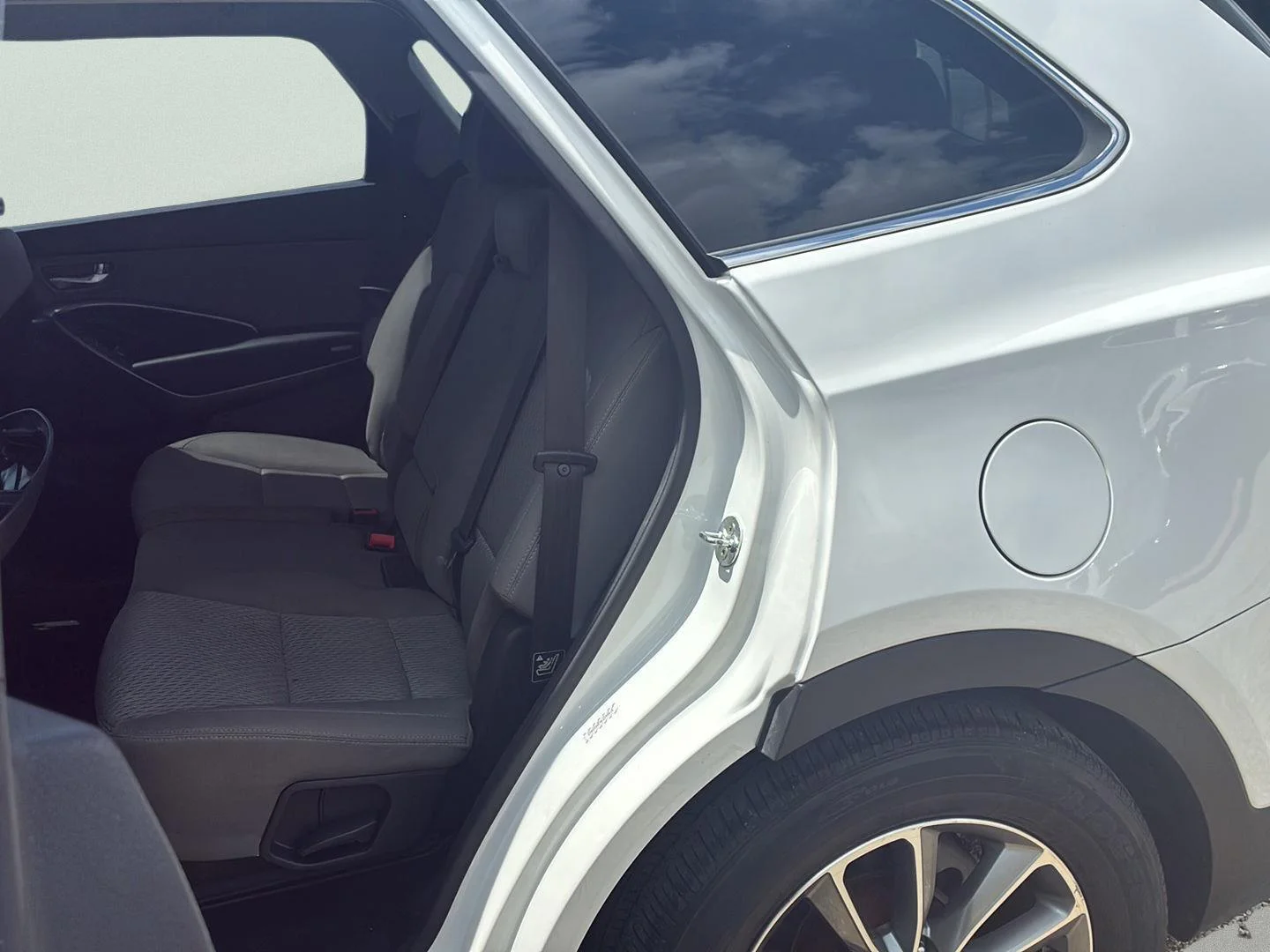Used 2019 Monaco White Hyundai SE image 18