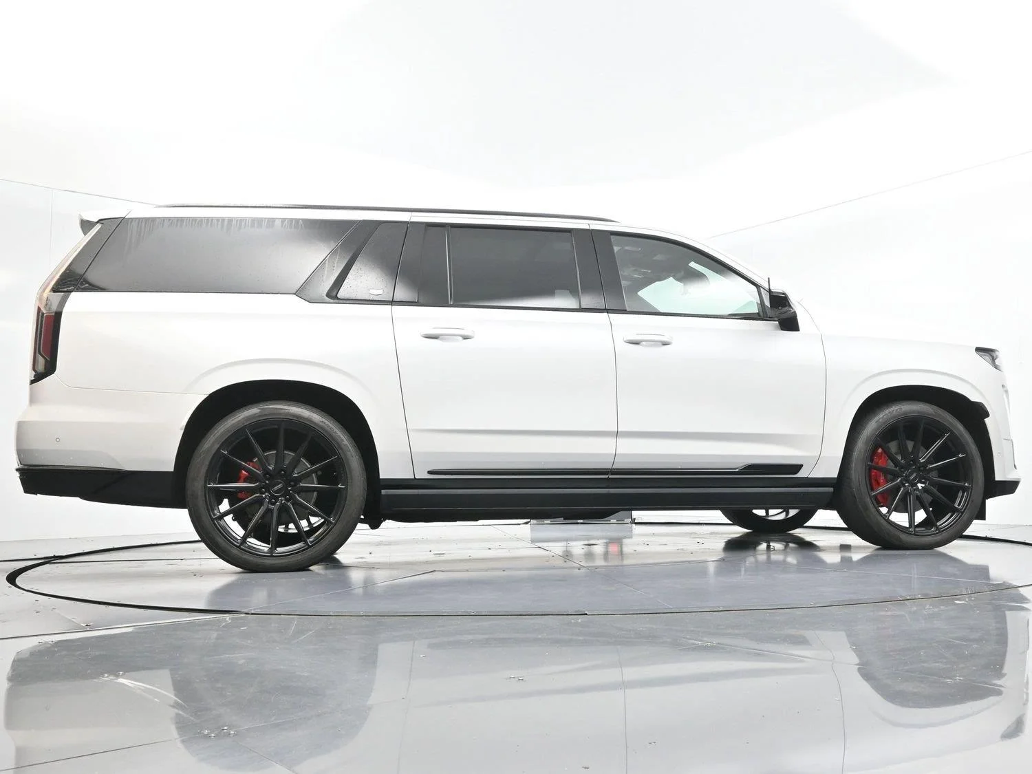 Used 2021 Crystal White Tricoat Cadillac Sport Platinum image 56