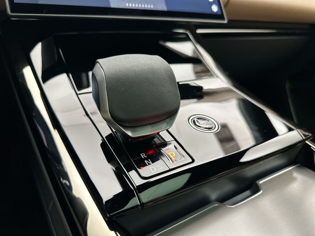 New 2026 Varesine Blue Metallic Land Rover SE image 12