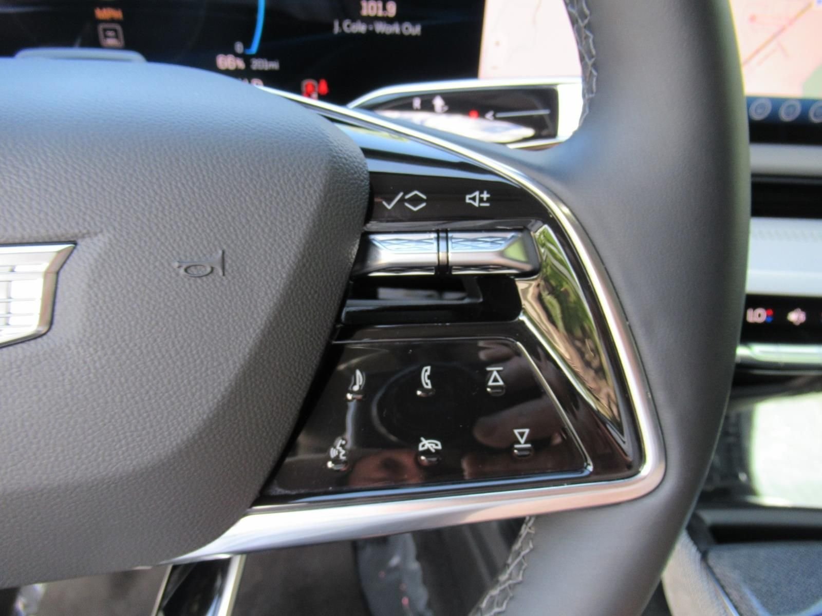 Used 2025 White Cadillac Luxury 2 image 26