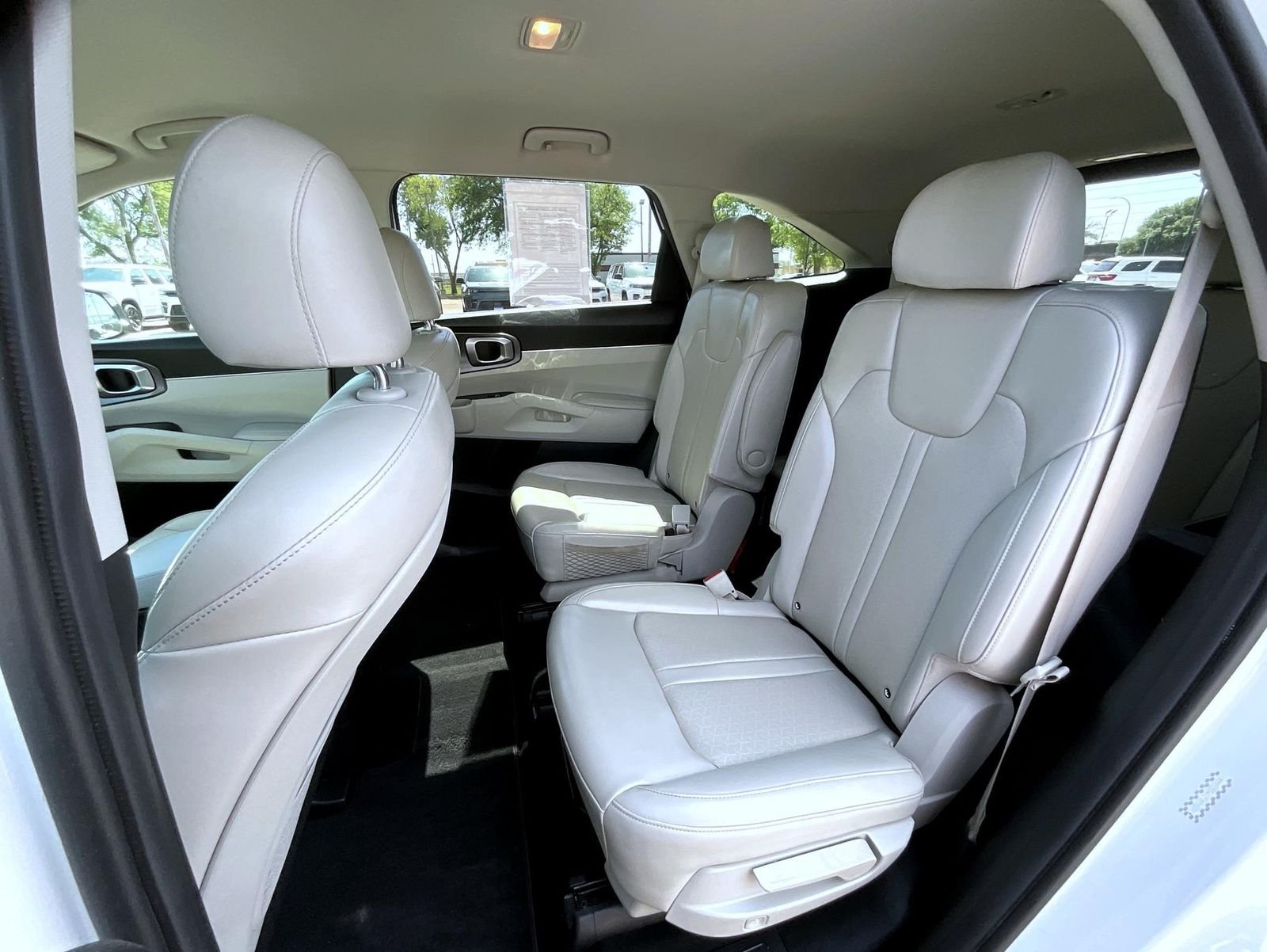 Used 2021 White Kia S image 21