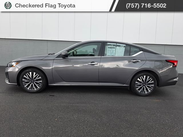 Used 2025 Gun Metallic Nissan 2.5 SV image 2