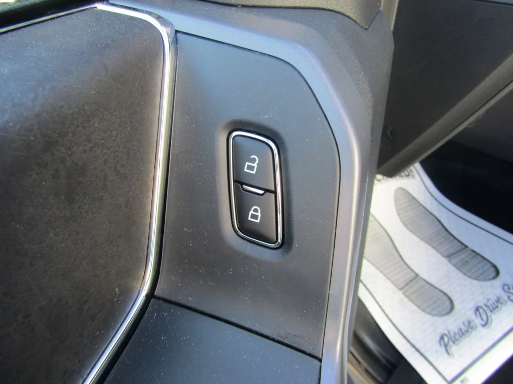 New 2026 Carbonized Gray Metallic Ford XLT image 23