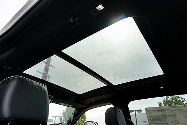 New 2026 Bright White Clear-Coat Exterior Paint RAM Laramie image 21