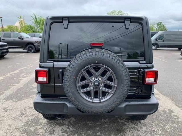New 2026 Black Clear-Coat Exterior Paint Jeep Sport S image 4