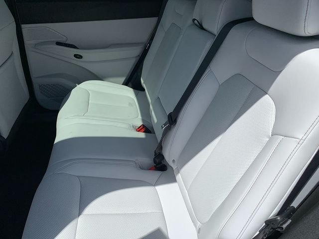 New 2026 Bright White Clear-Coat Exterior Paint Jeep Limited image 12