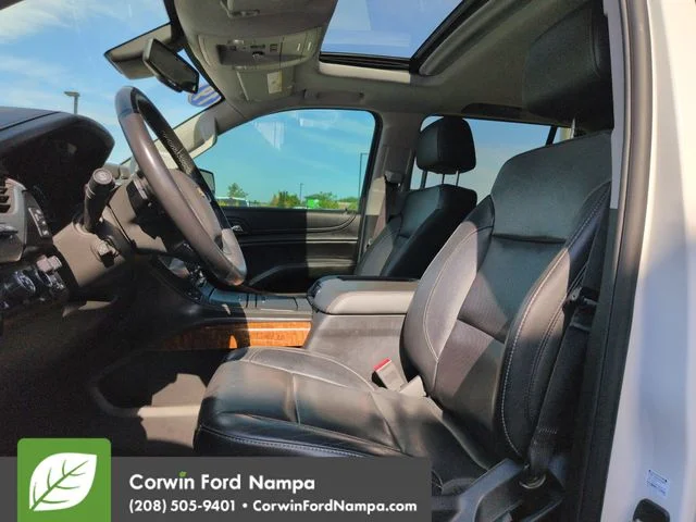 Used 2019 Summit White Chevrolet  image 23