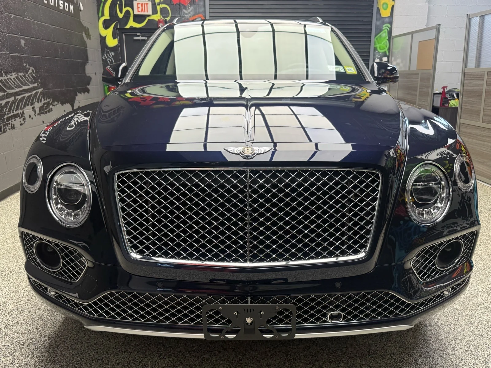 Used 2019 Dk. Blue Bentley V8 image 2