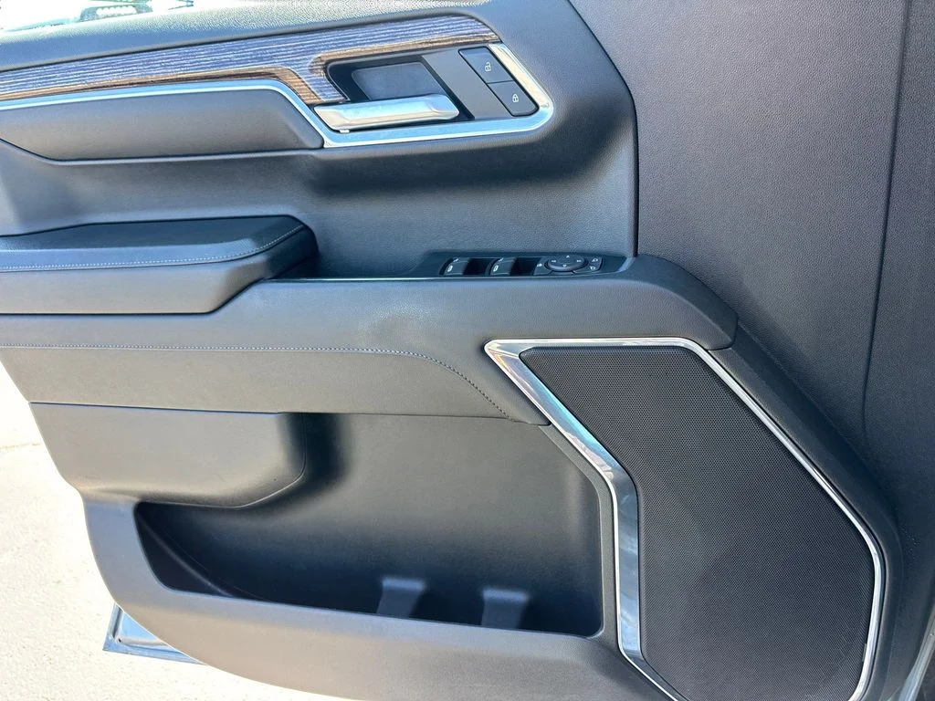 Used 2023 Silver GMC Elevation image 22