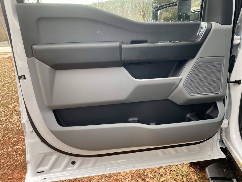 New 2026 Oxford White Ford F-450® XL image 14
