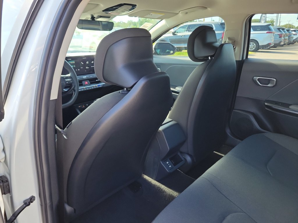 New 2026 Snow White Pearl Kia LXS image 15