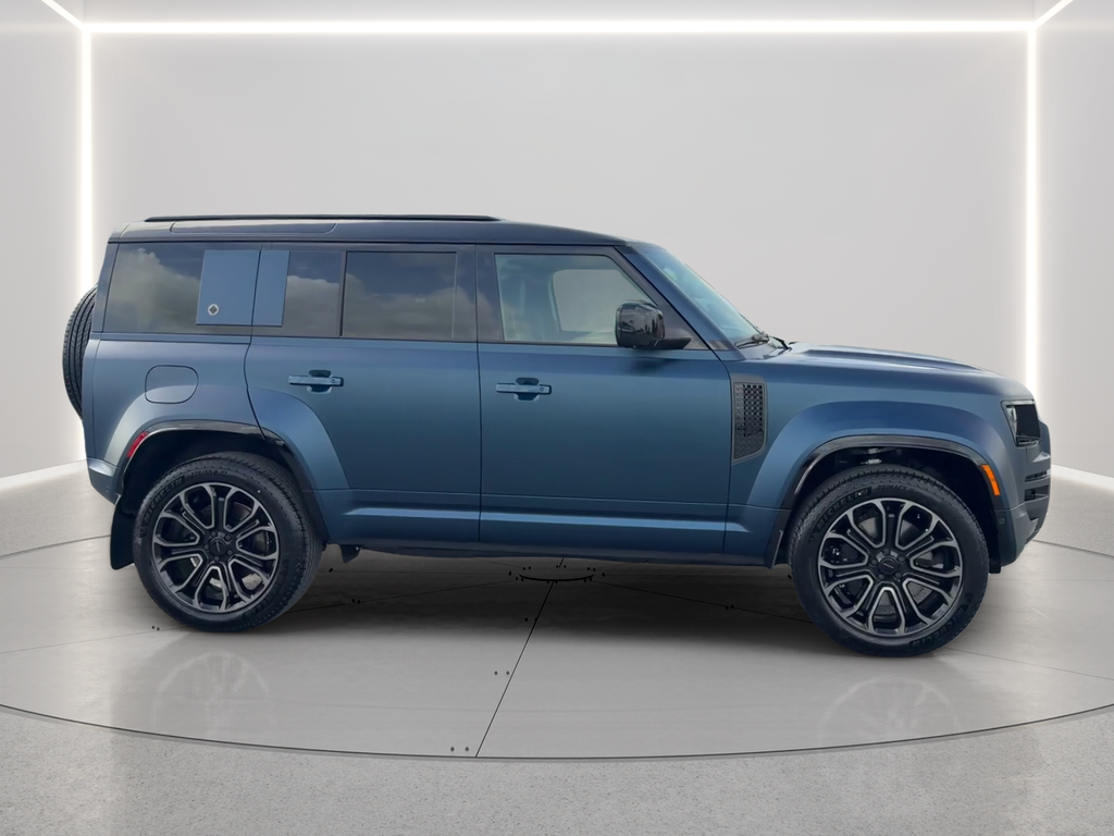 New 2026 Sargasso Blue Land Rover OCTA image 4