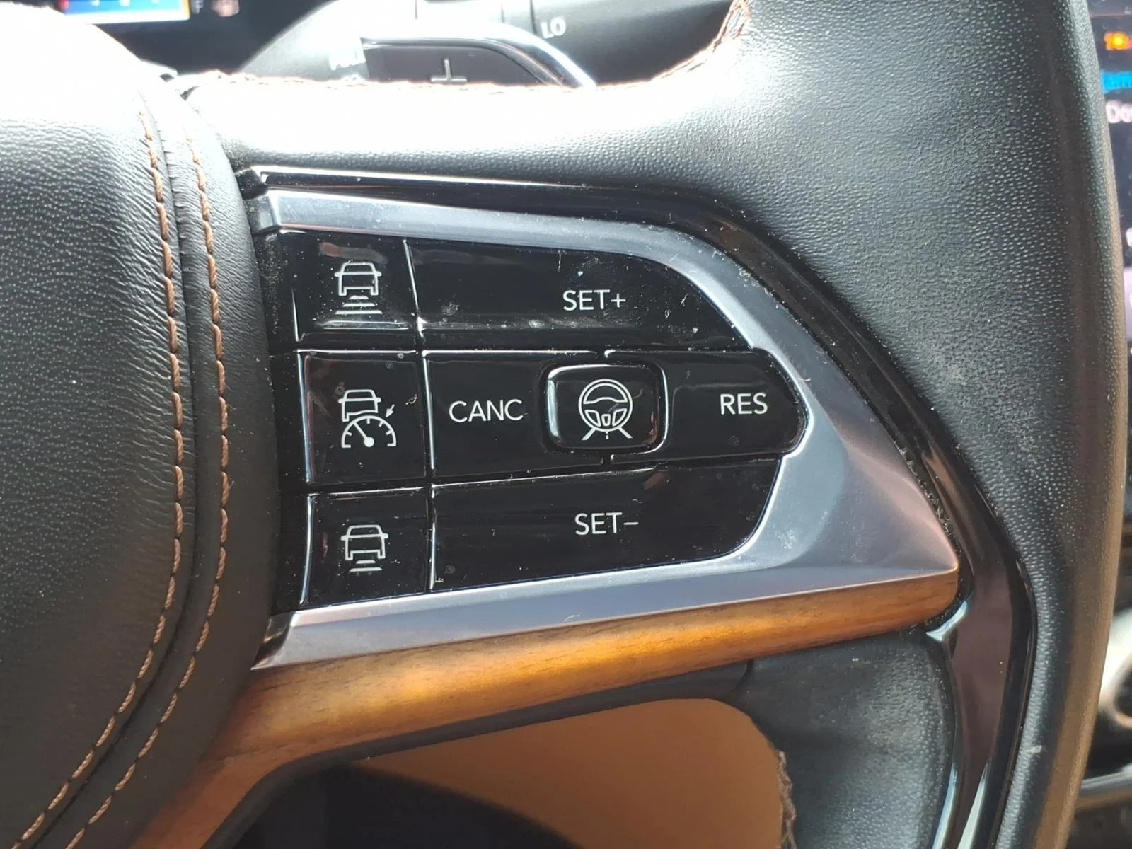 Used 2022 Bright White Clearcoat Jeep Summit Reserve image 16
