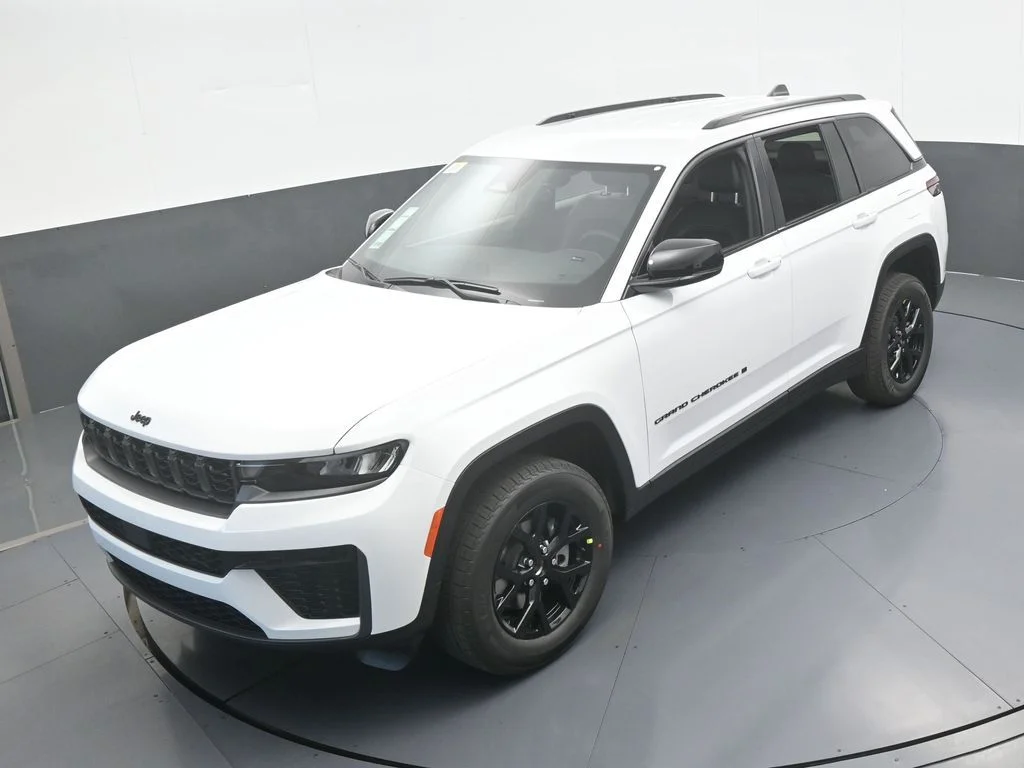New 2026 Bright White Clear-Coat Exterior Paint Jeep Laredo image 45