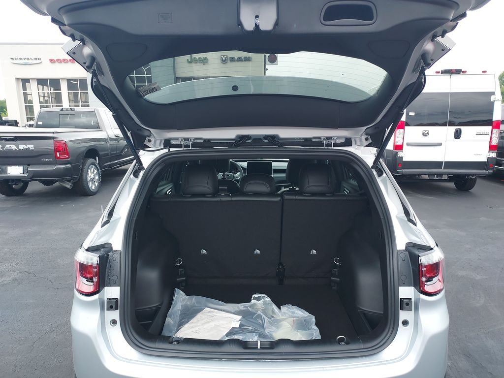New 2026 Silver Jeep Latitude image 19