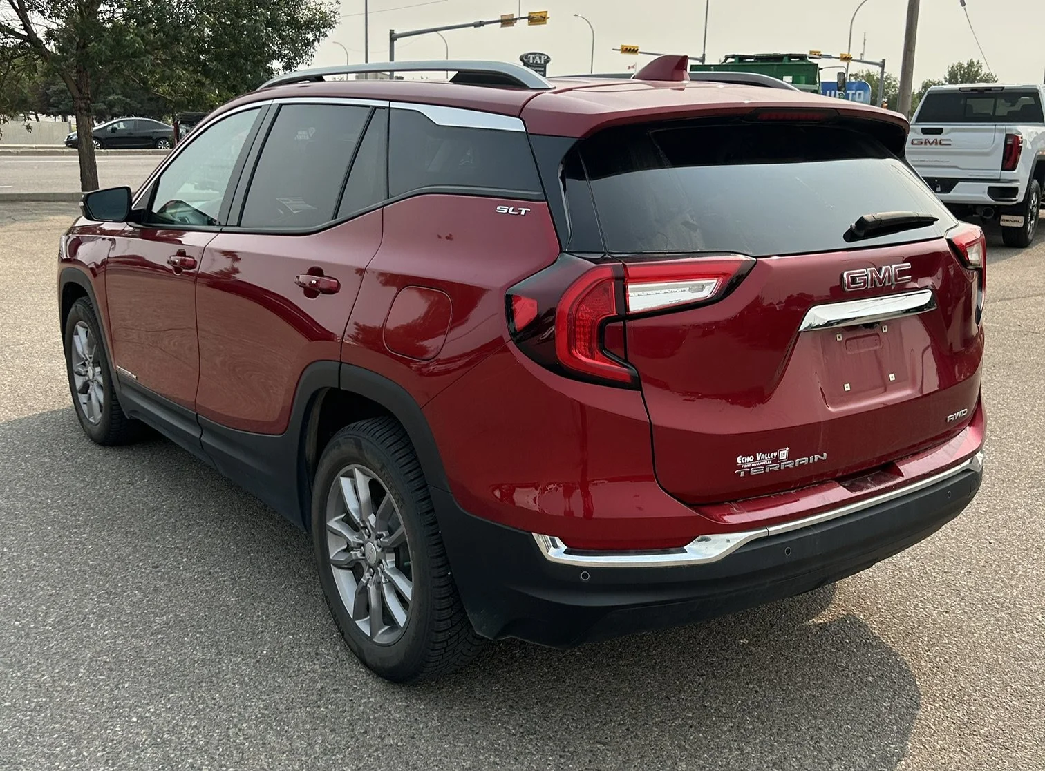 Used 2022 Red GMC SLT AWD image 3