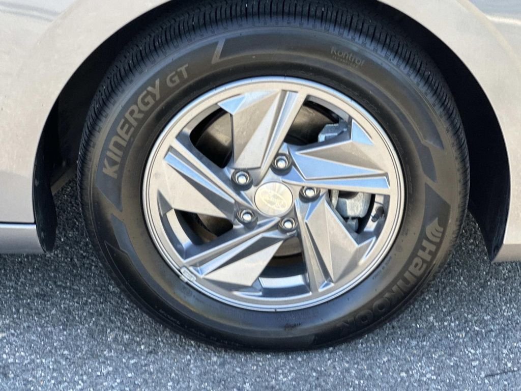 Used 2024  Hyundai SE image 10