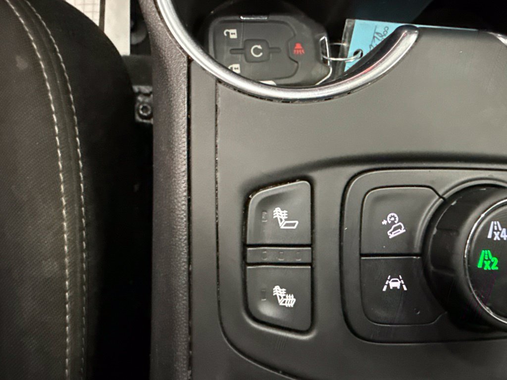 Used 2023 Silver GMC SLE image 31