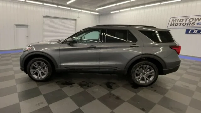 New 2026 Carbonized Gray Metallic Ford Active image 5