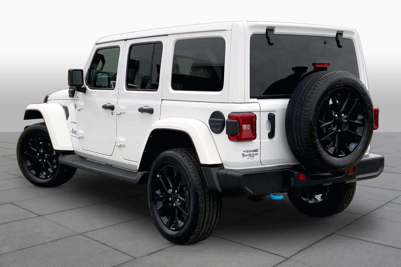 Used 2023 Bright White Clearcoat Jeep Sahara image 10