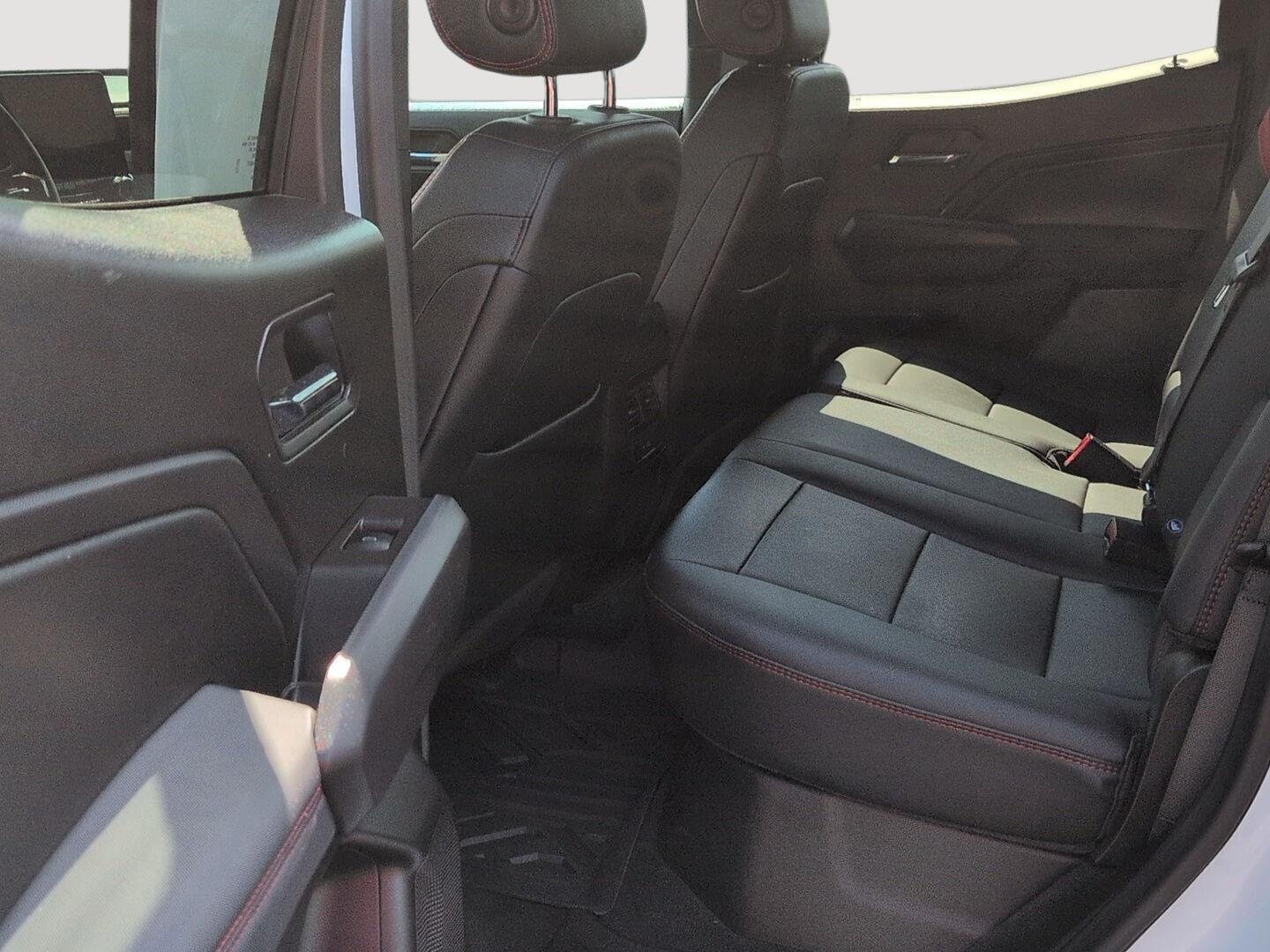 Used 2025 Summit White Chevrolet 4WD Z71 image 5