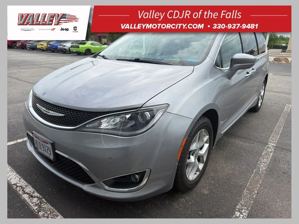 2018 Chrysler Pacifica Touring L Plus's photo